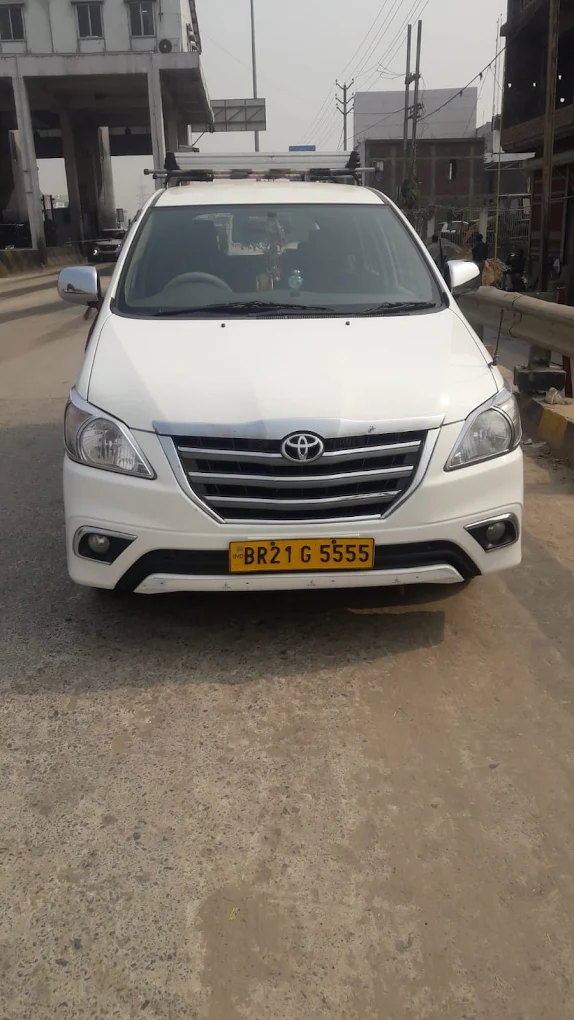 Toyota innova hycross 
